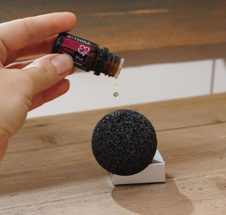 Картинка Набор dōTERRA «Волшебное полнолуние» диффузор Lunar и смесь «Холидей Лав» (5 мл) от магазина dōTERRA