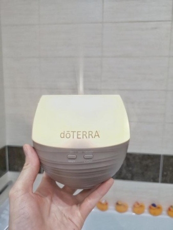 Картинка Диффузор doTERRA Лепесток 2.0 (PETAL DIFFUSER) для эфирных масел (240 мл) от магазина dōTERRA