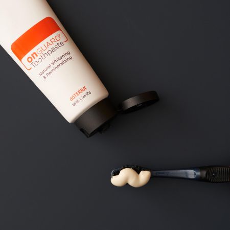 Картинка doTERRA «On Guard» Natural Toothpaste, отбеливающая зубная паста, 125 гр от магазина dōTERRA